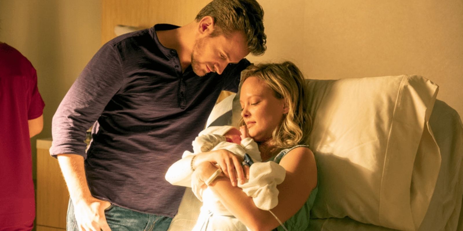 Jack and Lucy Damon hold their newborn daughter Hope Damon in This Is Us
