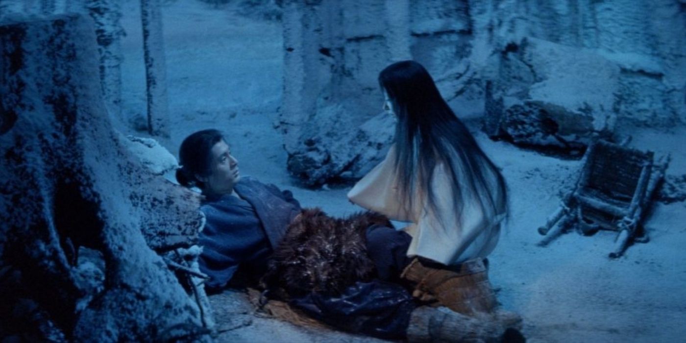 A ghostly woman talks to a man in Kwaidan (1964)