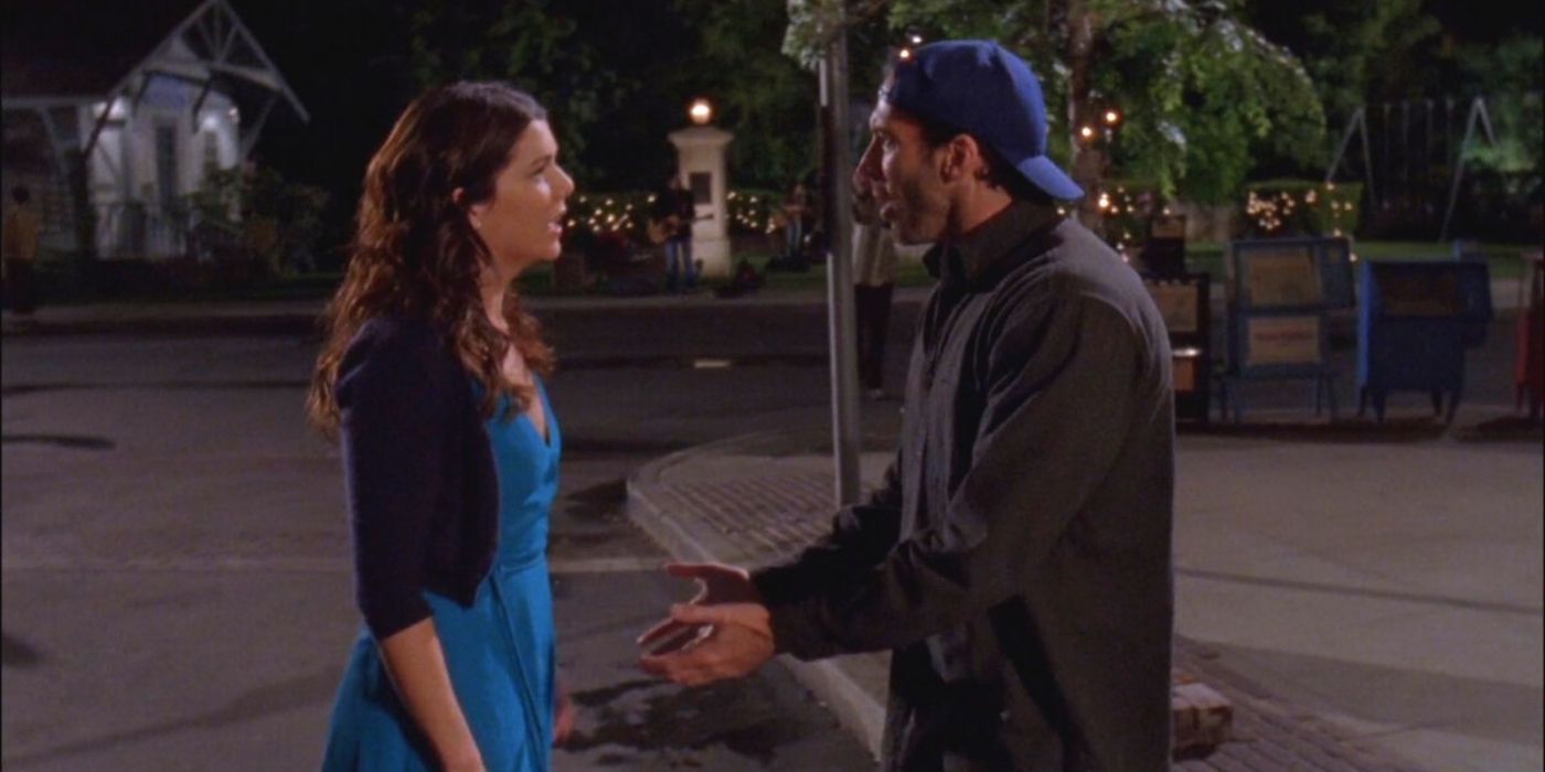 Lorelai breaks up with Luke on the street in Gilmore Girls