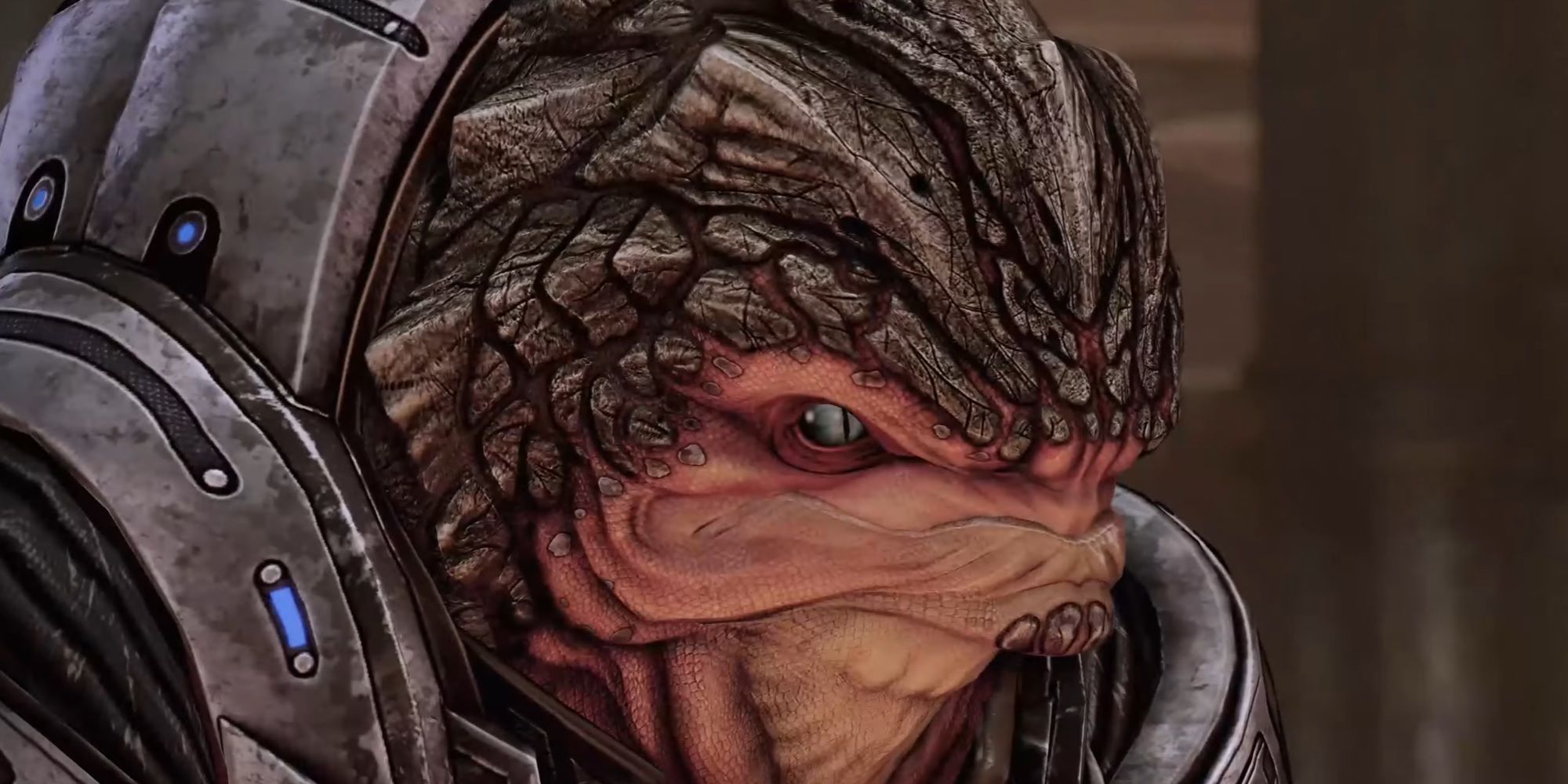 Um close-up extremo de Grunt em Mass Effect 2, um alienígena humanóide parecido com um lagarto rochoso.