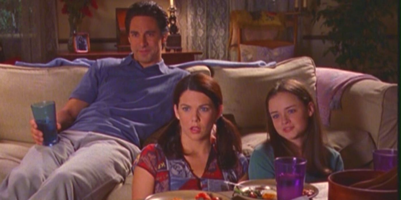 Max and Lorelai watching TV with Rory on Gilmore Girls