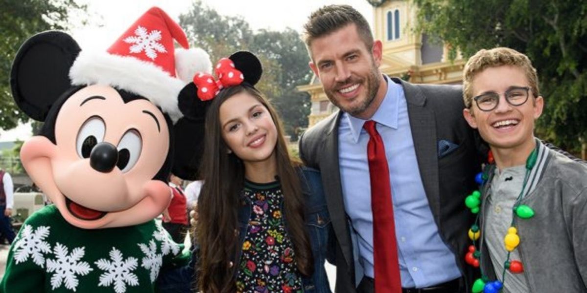 Olivia, Jessie Palmer, and Sean Giambrone with Mickey Mouse