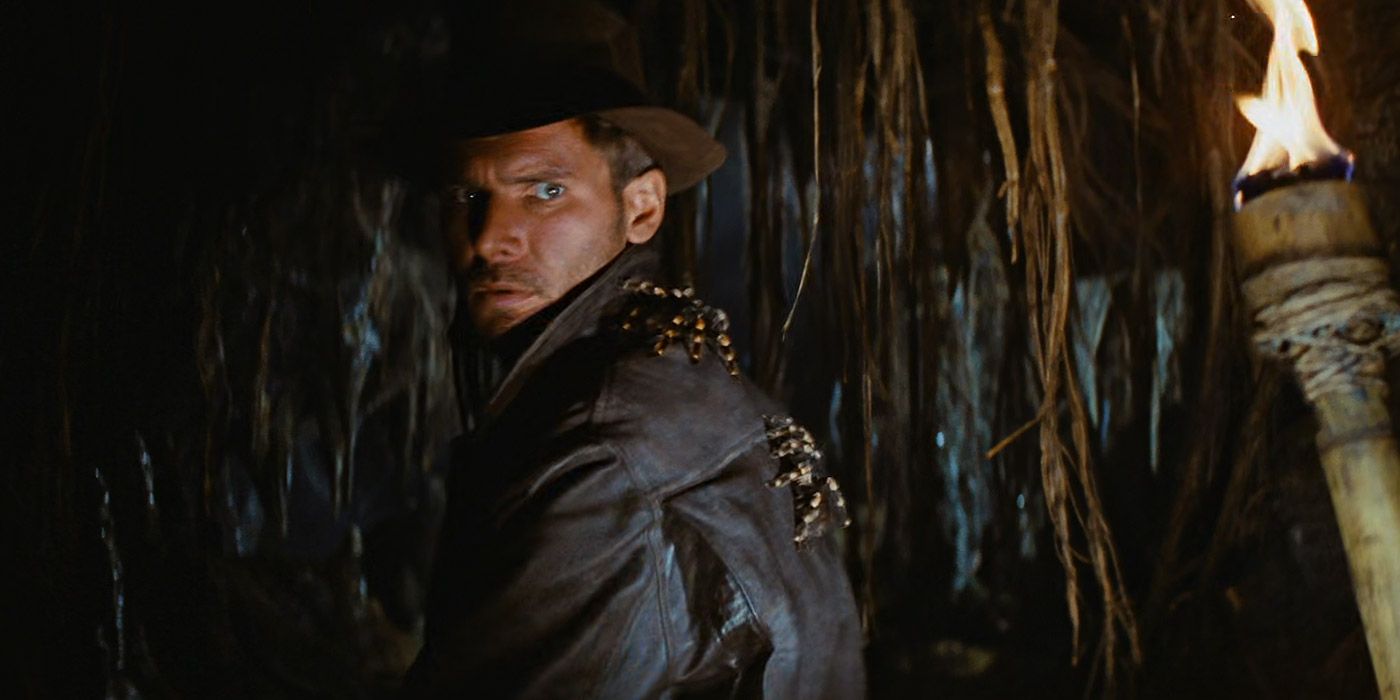 Indiana Jones com tarântulas nas costas em Os Caçadores da Arca Perdida.