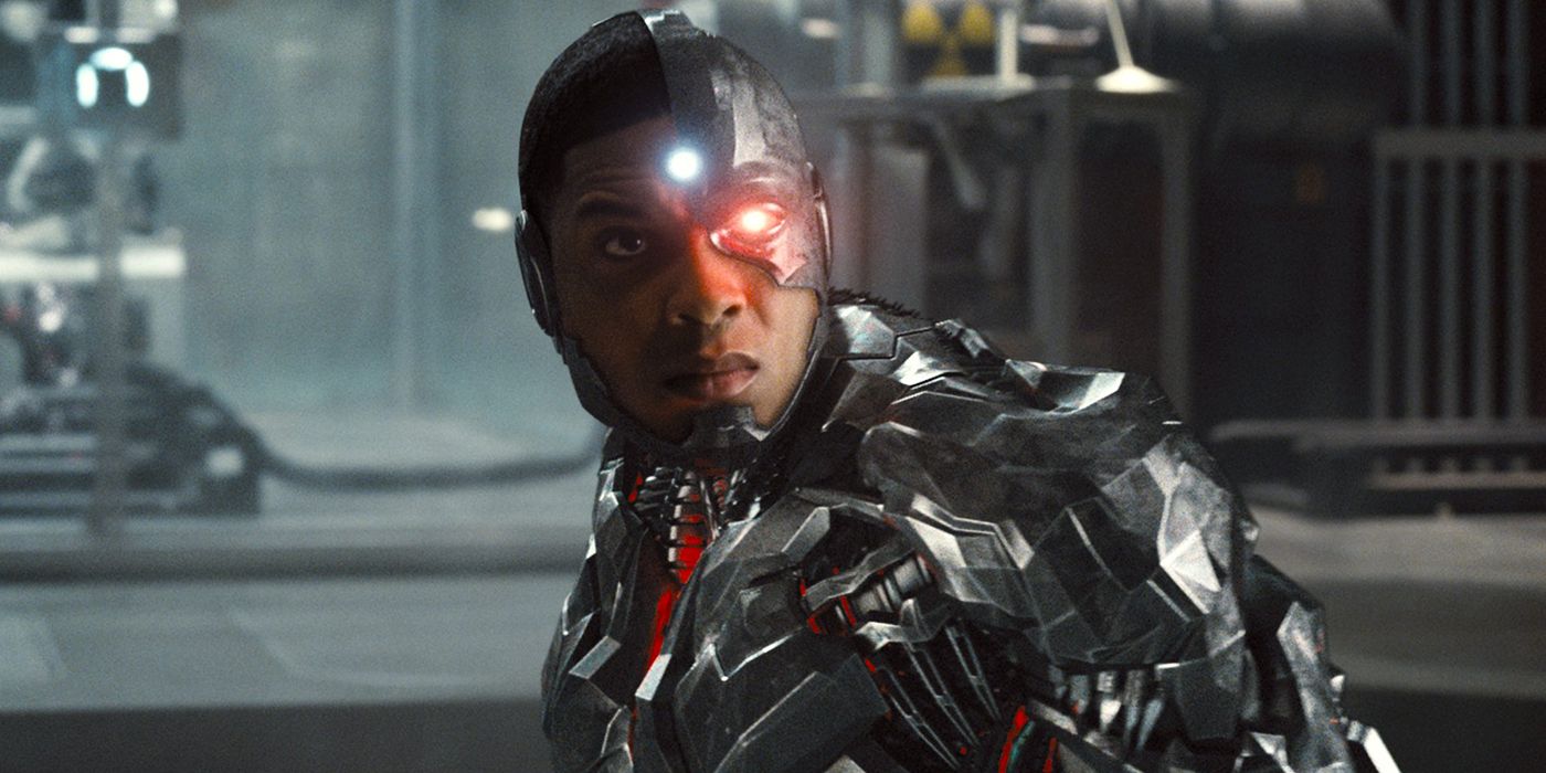 Cyborg turning back and looking at something in Zack Snyder's Justice League