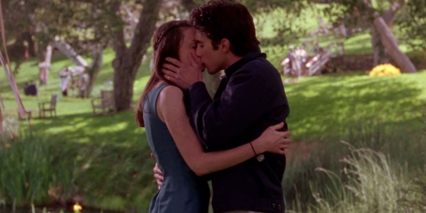 Rory and Jess kissing at Sookie's wedding on Gilmore Girls
