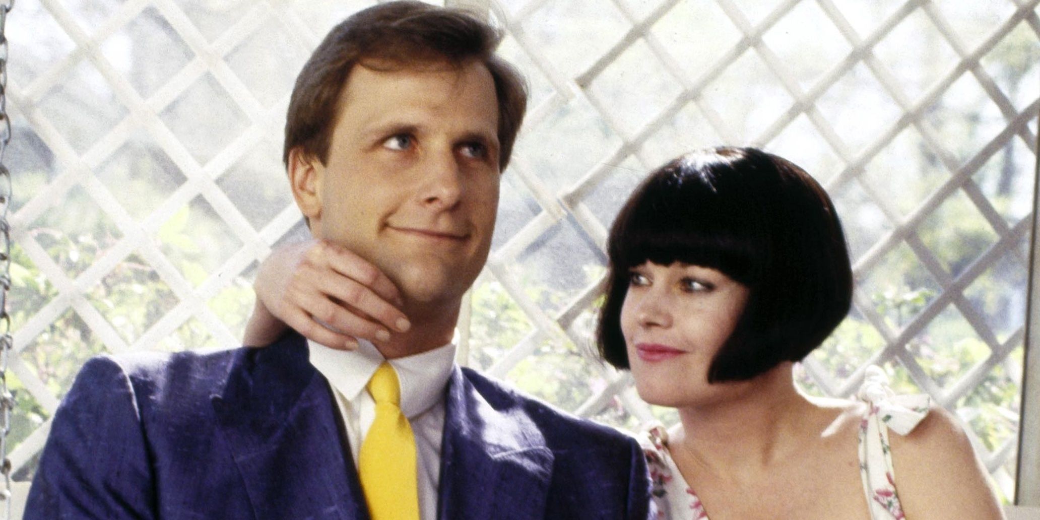 O braço de Melanie Griffith em volta do pescoço de Jeff Daniels em Something Wild