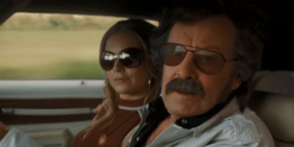 Stan Lee envelhecido dirigindo carro em Vingadores Ultimato