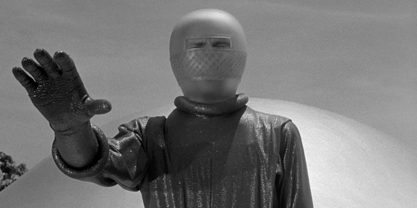 Still from the 1951 movie The Day The Earth Stood Still.