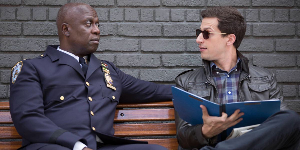 Holt and Jake sitting on a bench discussing a case on Brooklyn Nine-Nine