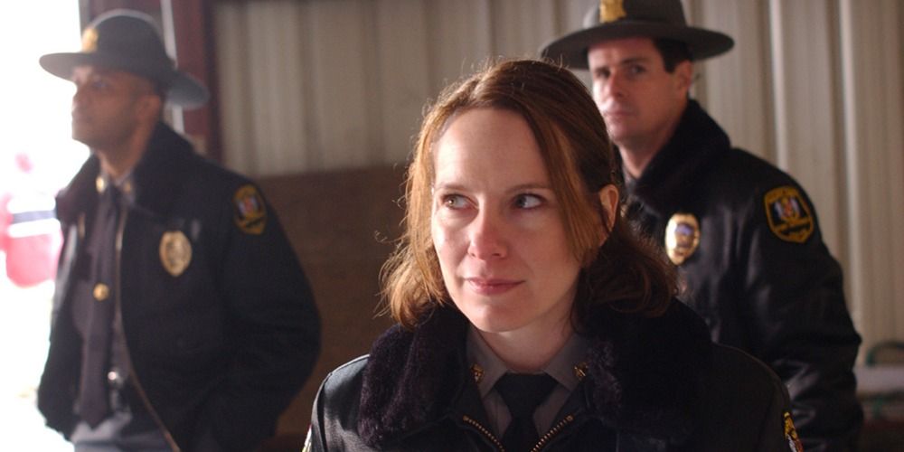 The Wire: Beatrice surrounded by fellow police