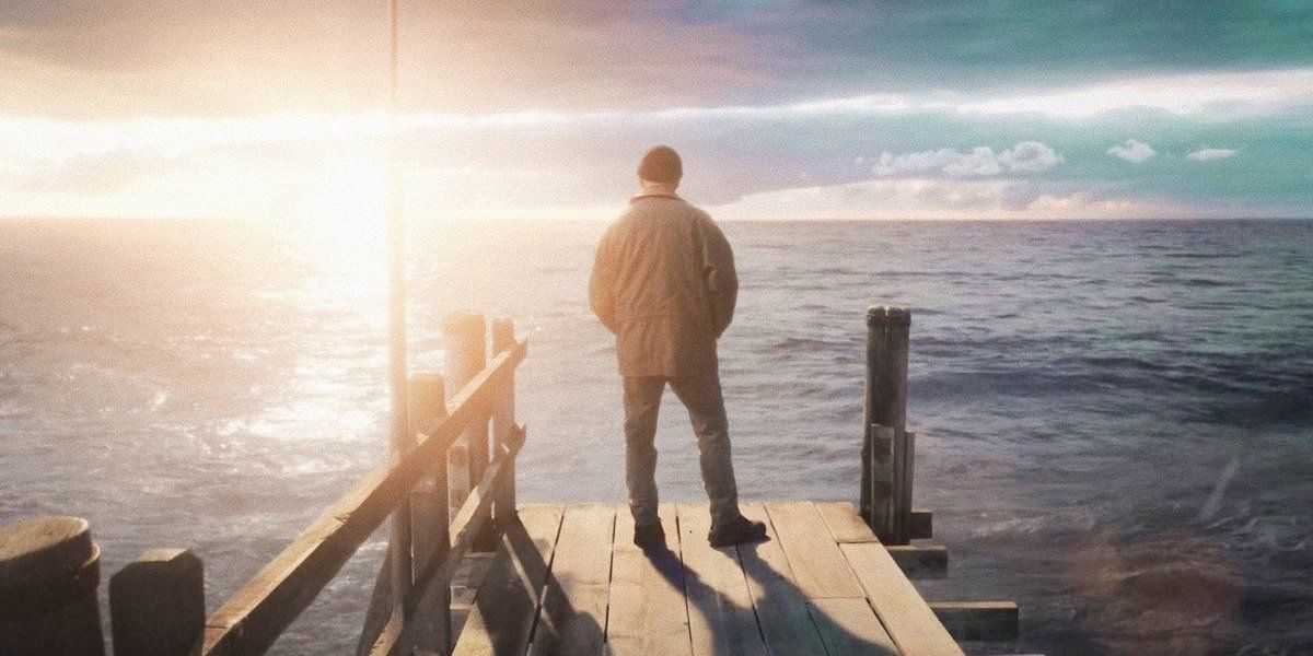 Thomas Curry standing at the end of the dock in Aquaman (2018)