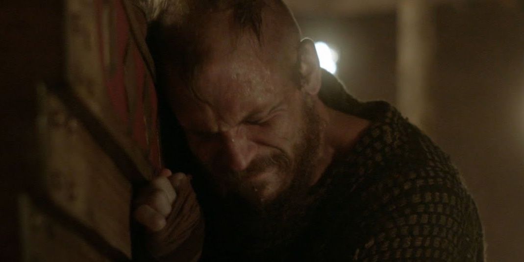 Floki speaks to Ragnar's body before his funeral in Vikings