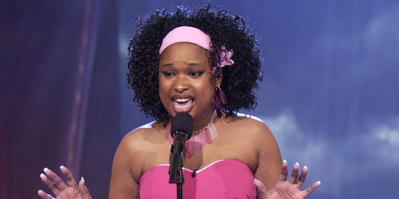 Jennifer Hudson singing on American Idol wearing a pink strapless top and pink headband.
