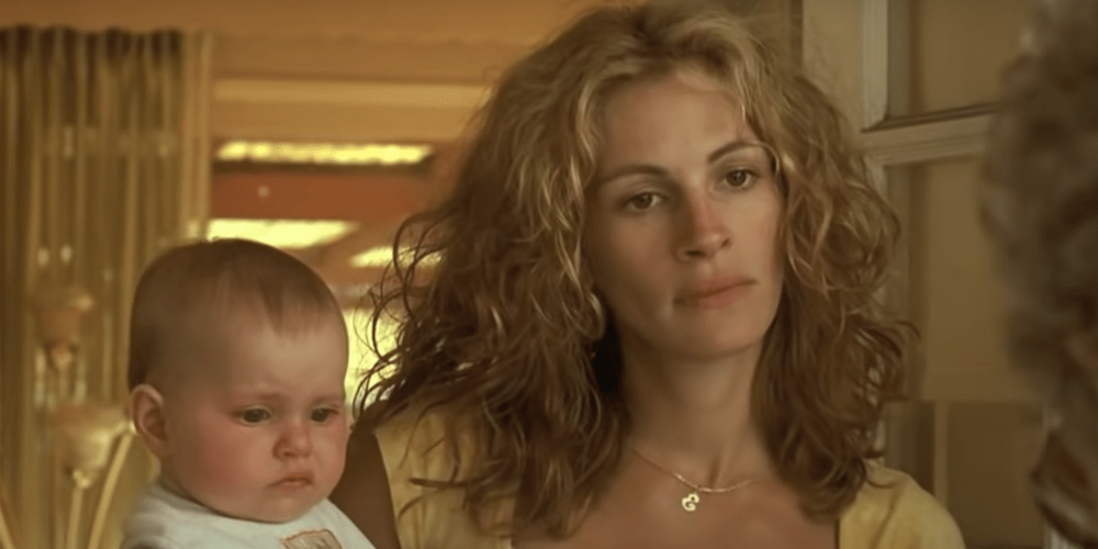 Erin holds baby in Erin Brockovich