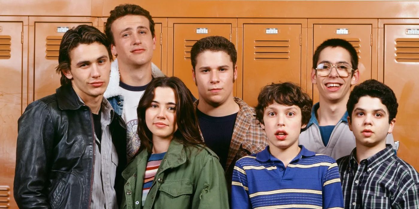 The cast of Freaks and Geeks standing in front of orange lockers