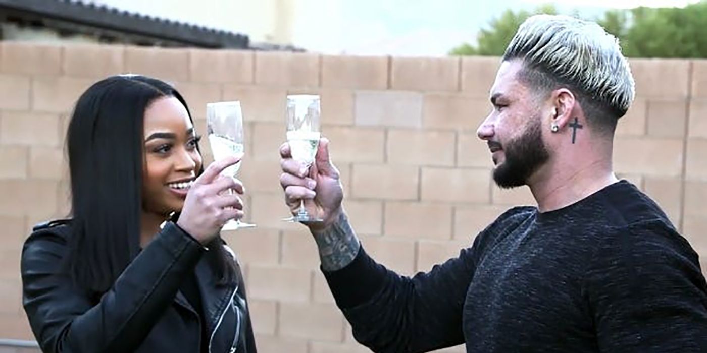 Pauly D and Nikki on Jersey Shore: Family Vacation toasting each other smiling