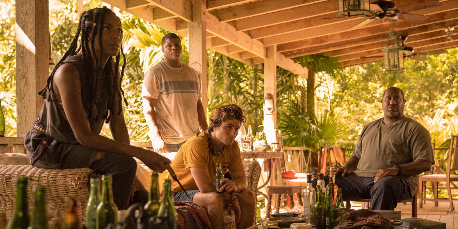 John B, Cleo, Stubbs, and Terrance looking at something in Outer Banks.