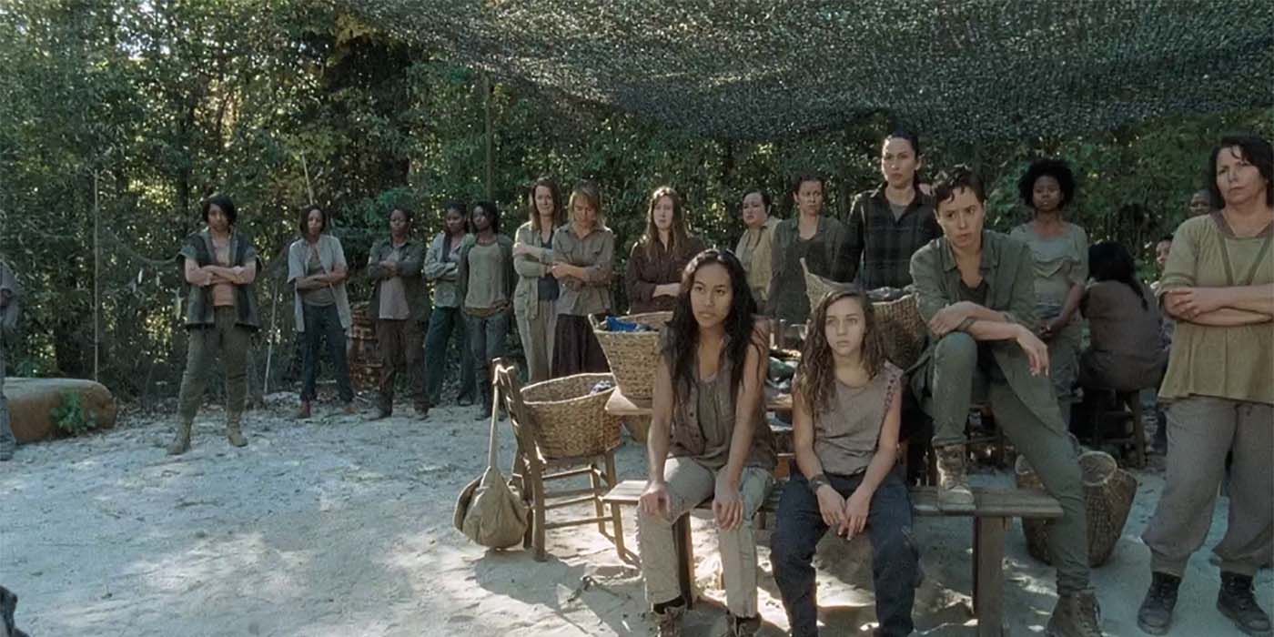 Membros de Oceanside sentados juntos do lado de fora em The Walking Dead.