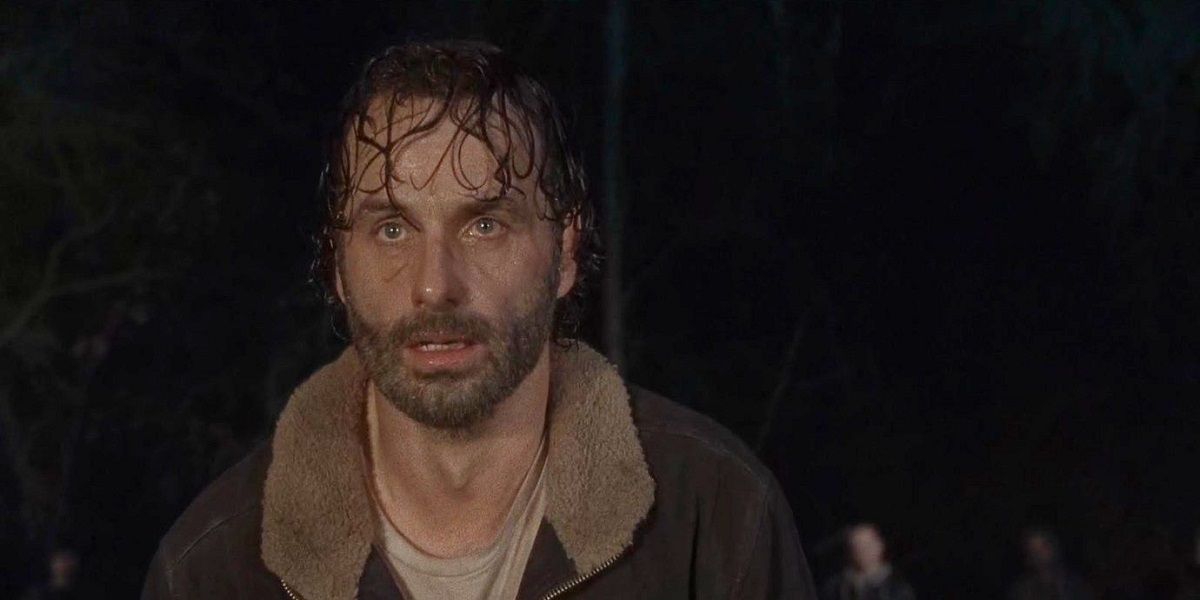 Rick Grimes cercado por salvadores em The Walking Dead