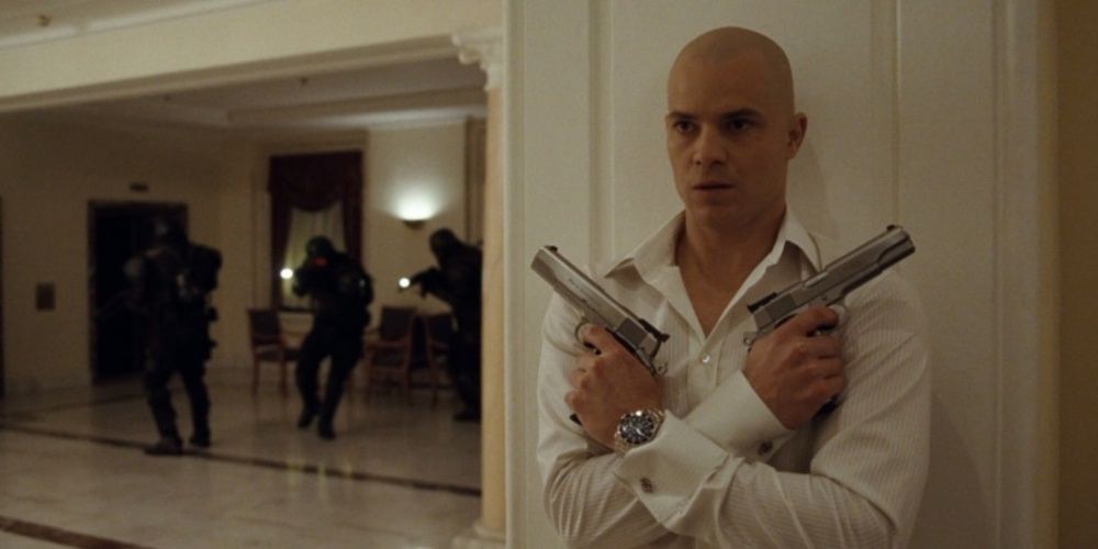 Agent 47 evades soldiers in Hitman