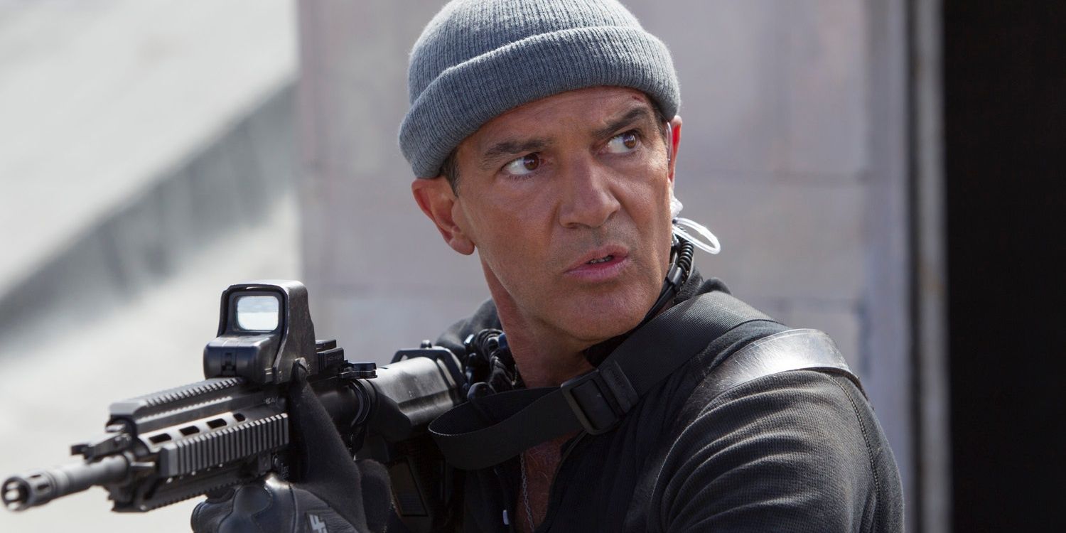 Galgo (Antonio Banderas) with a gun in Expendables 3