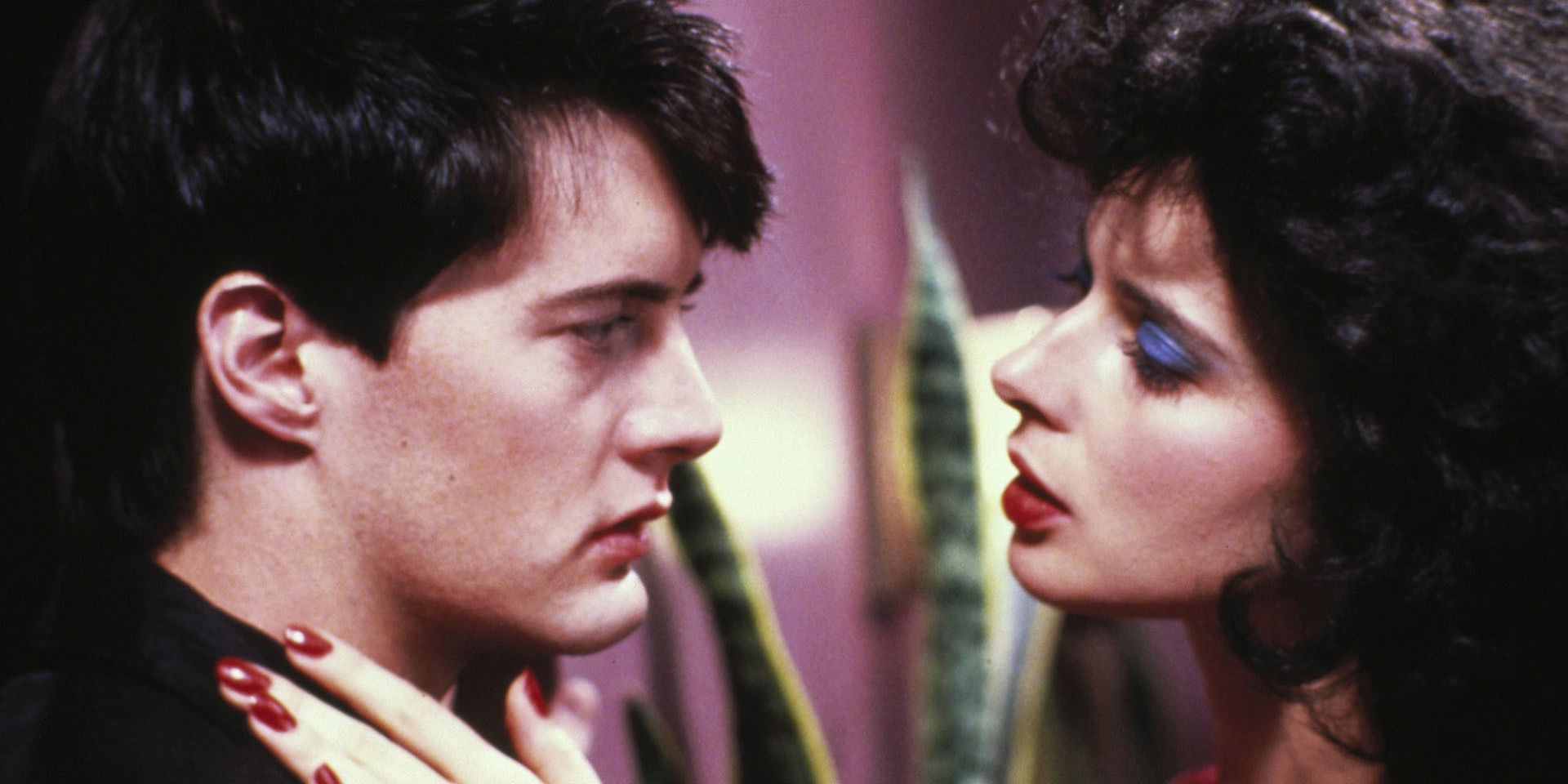 Dorothy and Jeffrey stare at each other in Blue Velvet