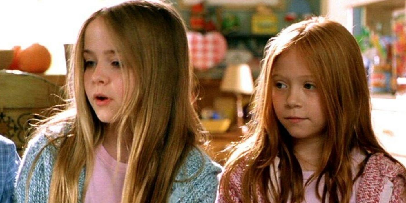 Kim and Jessica in their pijamas in Cheaper by the Dozen