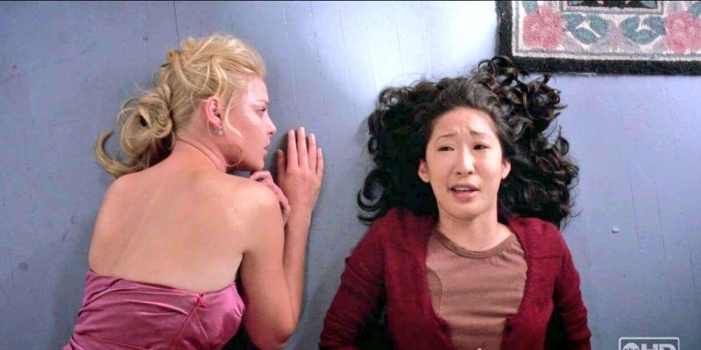 Cristina on the floor with Izzie after Denny&rsquo;s death in Grey&rsquo;s Anatomy