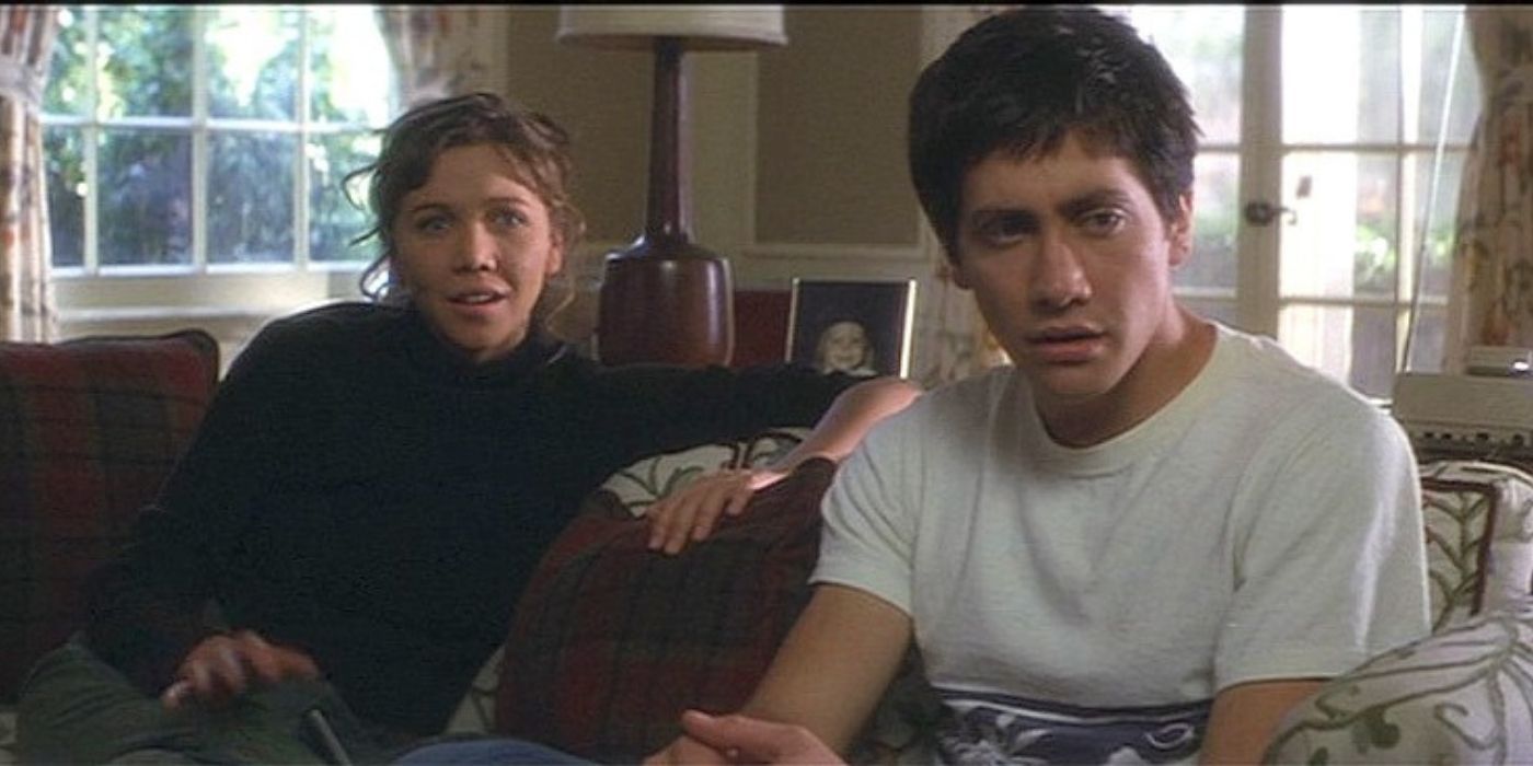 Elizabeth and Donnie Darko sitting on their couch in Donnie Darko