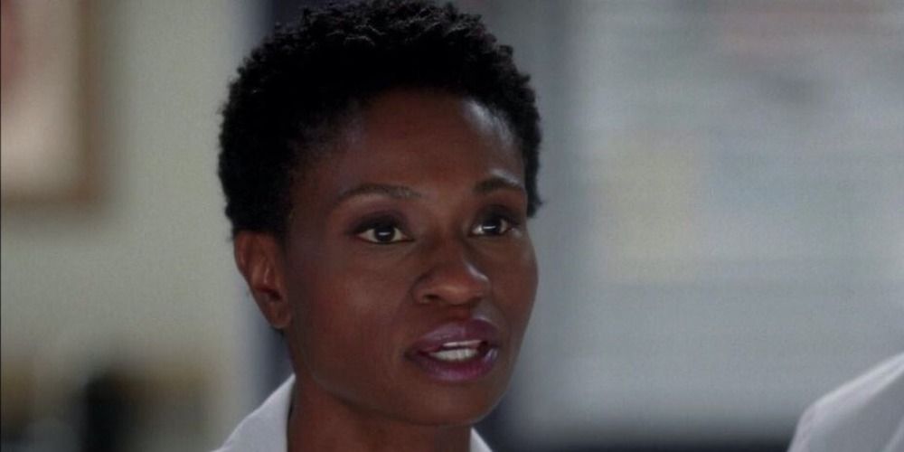 Dr. Ramsey asks an injured Derek to help her out in the OR in Grey&rsquo;s Anatomy