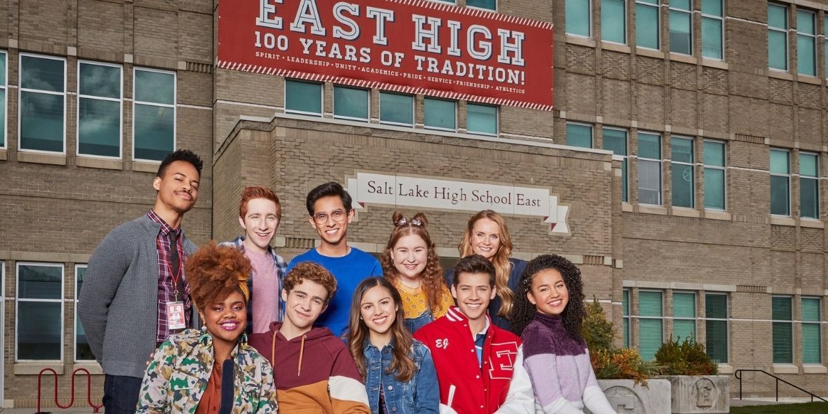 The cast of HSMTMTS in front of East High