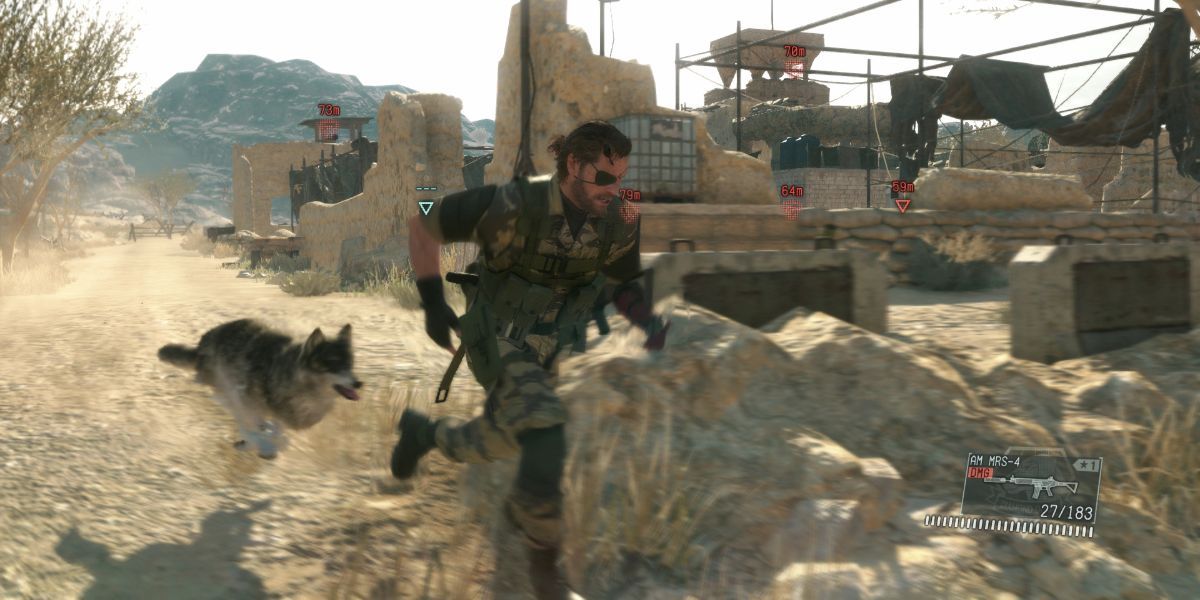 Big Boss evading the enemy in Metal Gear Solid V.