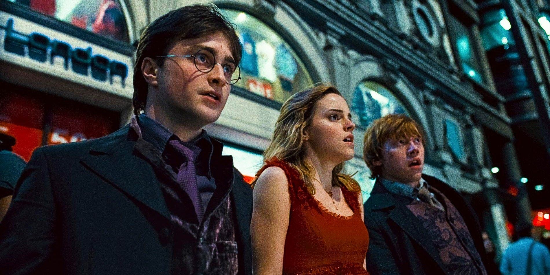 Harry Ron and Hermione arrive in London in Harry Potter