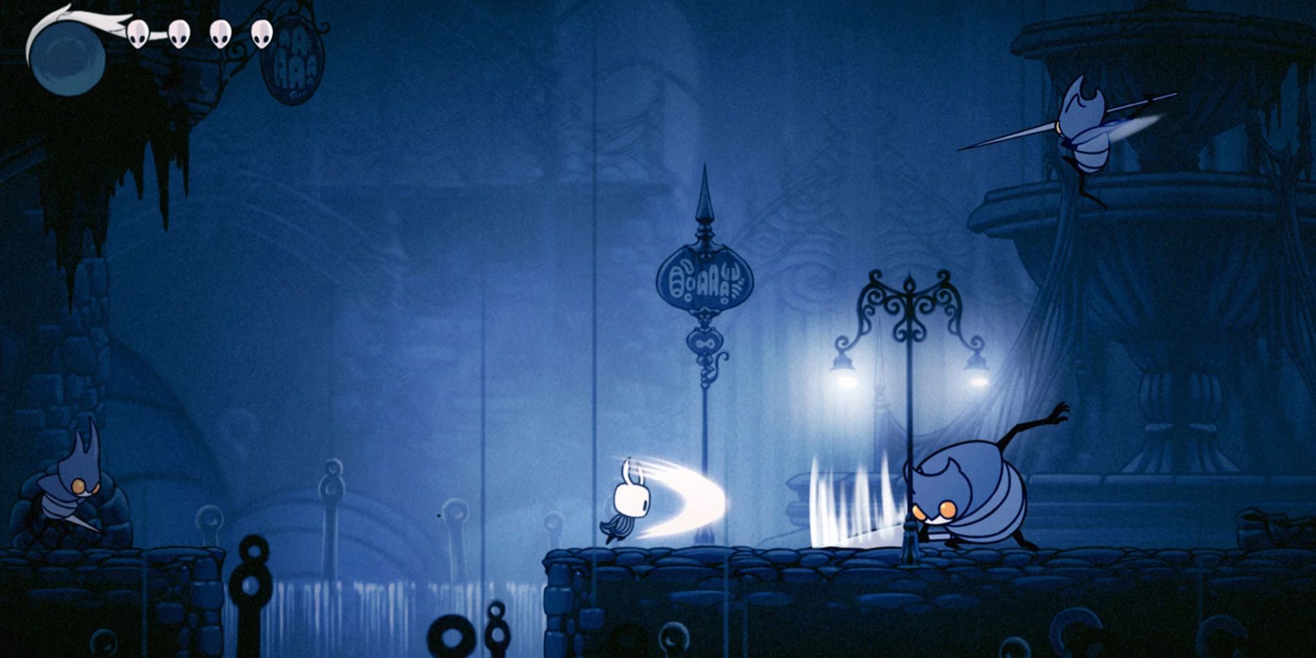 A knight battles a cat-like enemy at night in the Nintendo Switch game Hollow Knight.