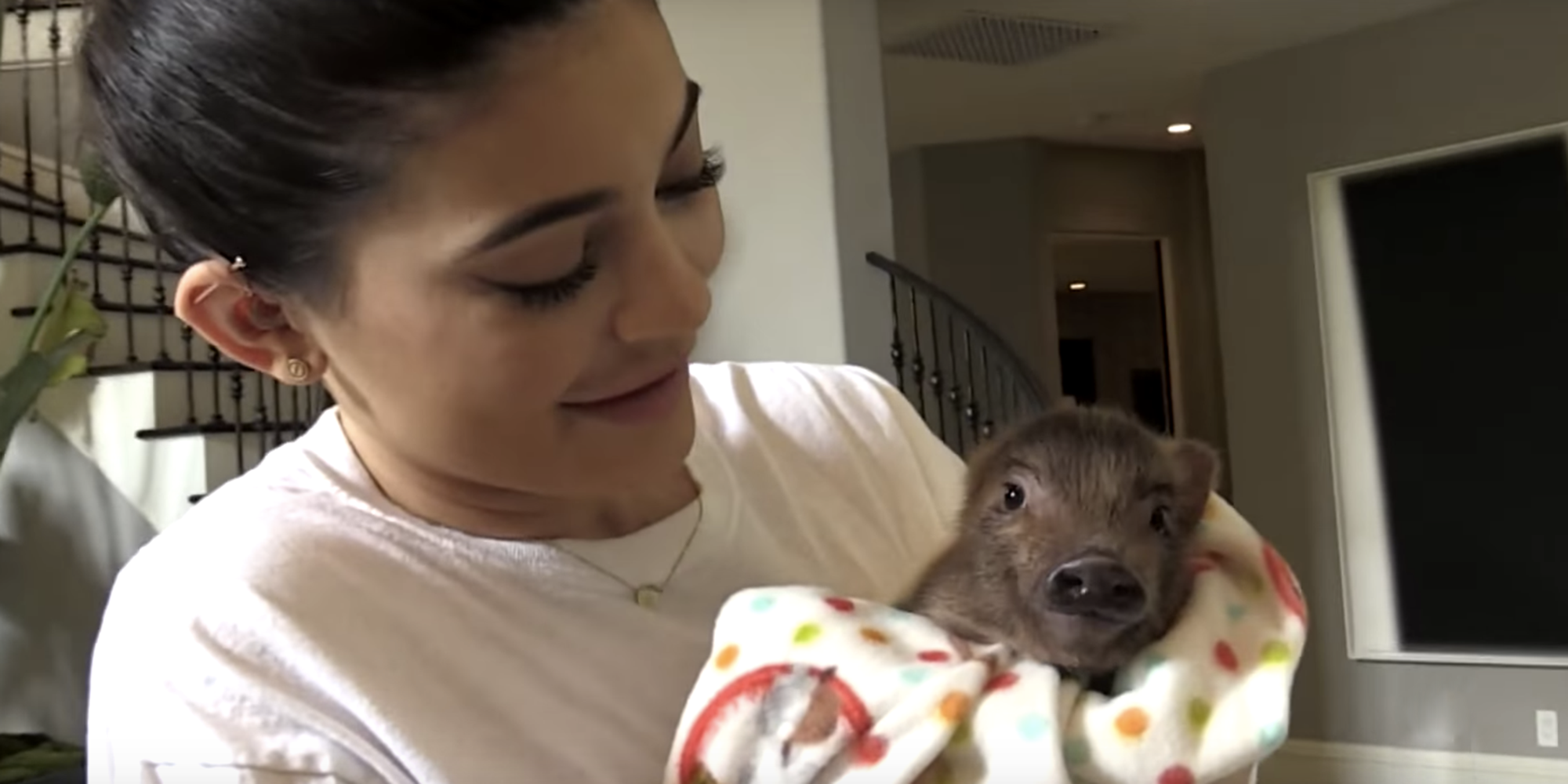 Kylie holds a pig on Keeping Up With the Kardashians