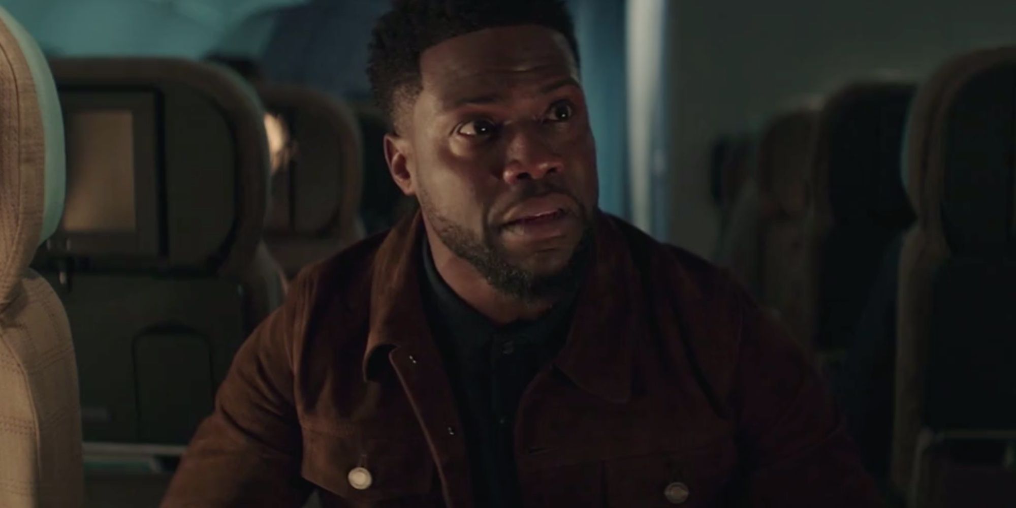Kevin Hart as Agent Dinkley on a plane in Hobbs and Shaw