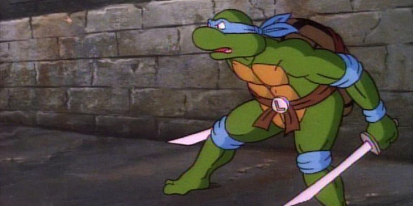 Leonardo holding two swords in a still from Teenage Mutant Ninja Turtles