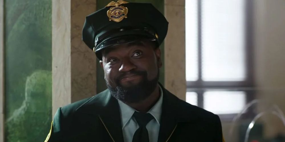 Lil Rel Howery smirks as a security guard in Free Guy.