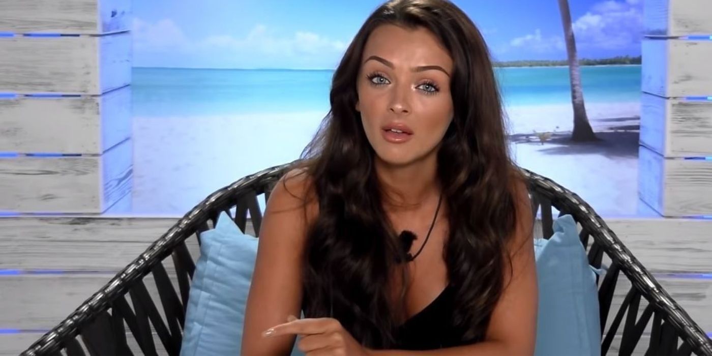 An image of Katy McDermott talking to the camera in Love Island
