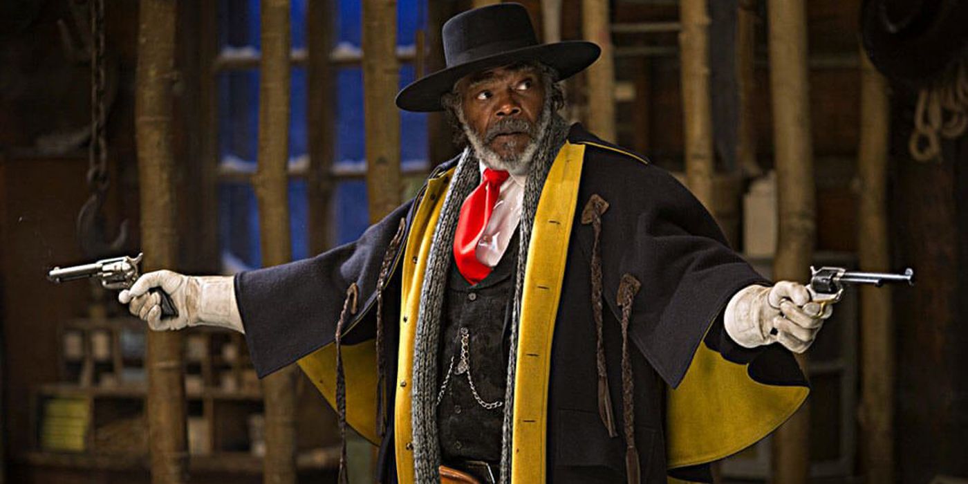 Major Marquis Warren with two guns in Hateful Eight.