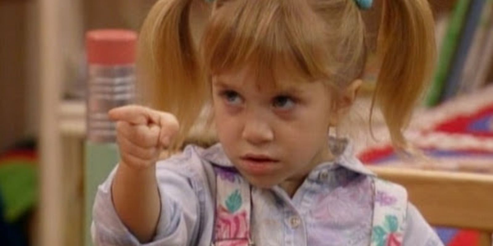 Michelle Tanner shakes her finger in a scolding manner in Full House