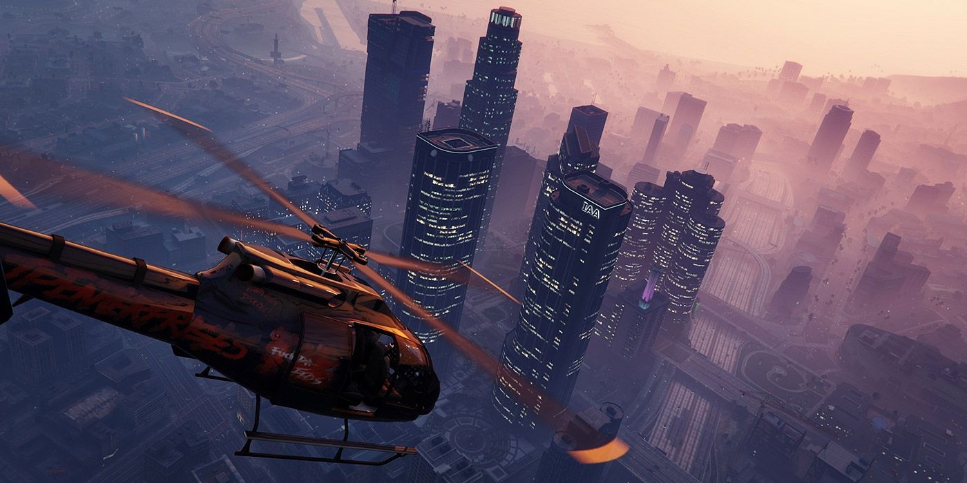 A helicopter flying over Los Santos in the evening in Grand Theft Auto V