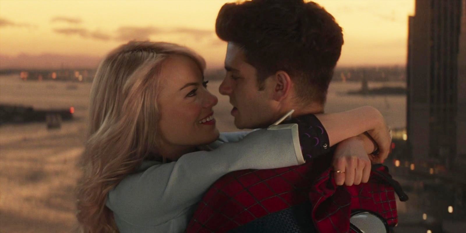 Gwen Stacy with her arms around Peter Parker in The Amazing Spider-Man 2