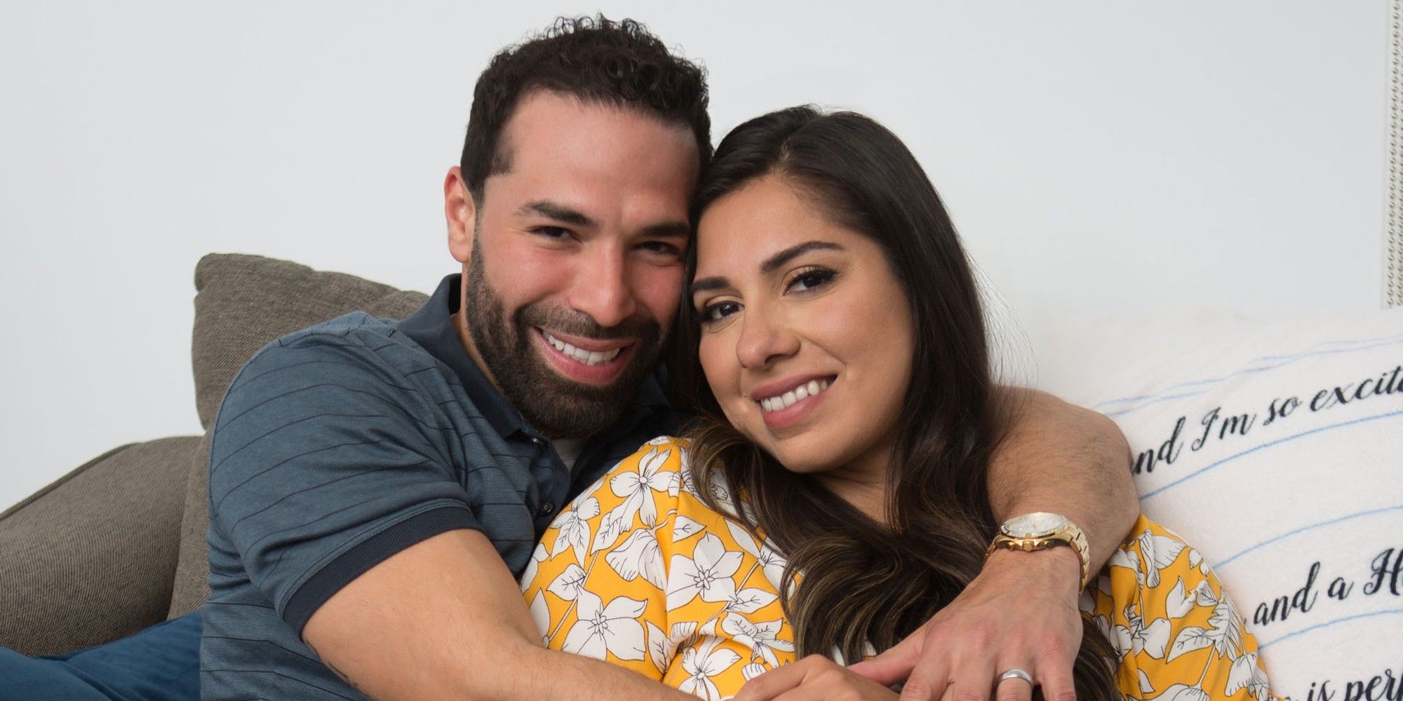 Rachel e José se abraçando em Casados ​​à Primeira Vista.