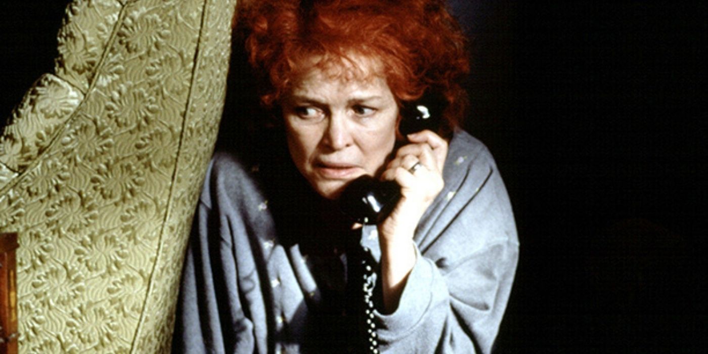 Ellen-Burstyn as Sara Goldfarb on the phone in Requiem for a Dream