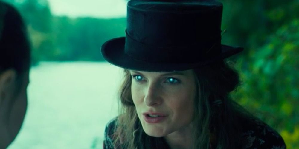 Rose the Hat talking to a girl in Doctor Sleep, her eyes shining evilly