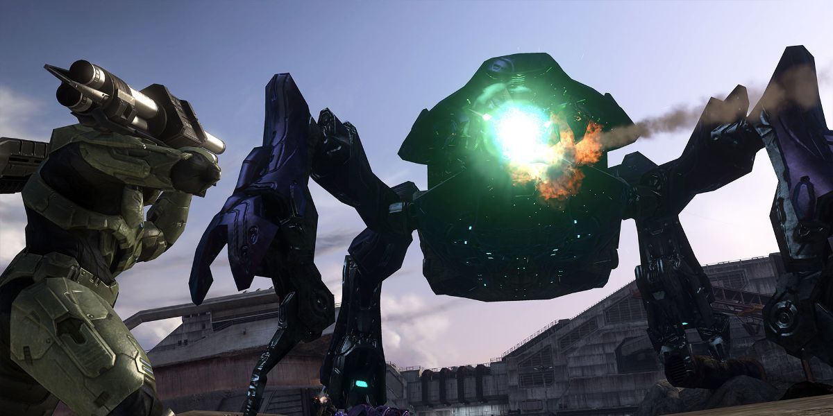 Master Chief fights one of Halo 3's Scarabs.