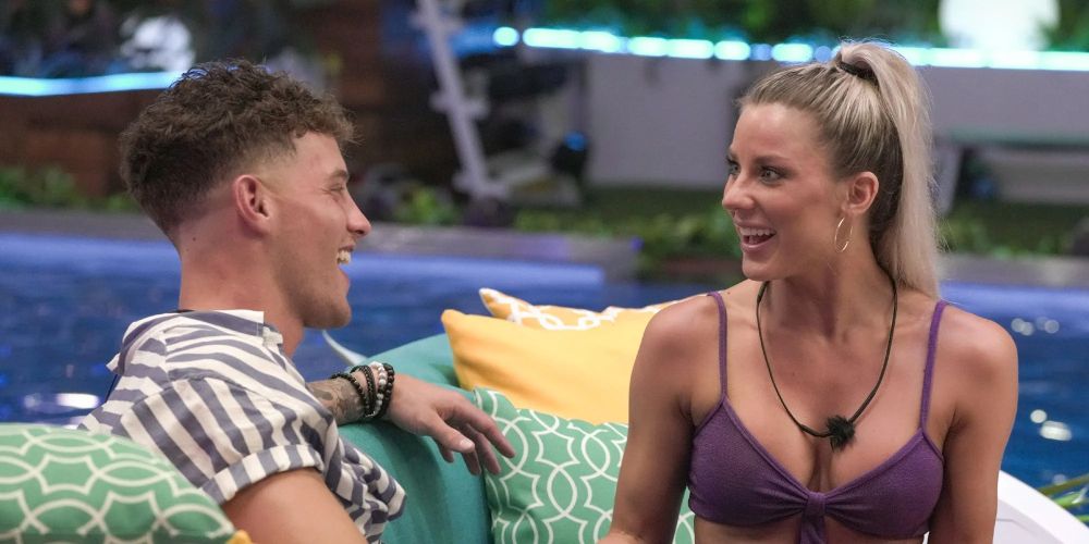 Josh and Shannon hit it off on couch in Love Island 3 pilot