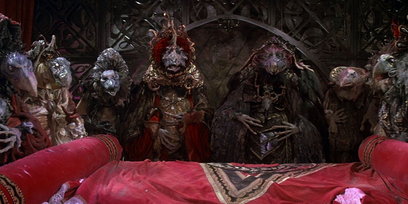 The Skeksis watching the Emperor in The Dark Crystal