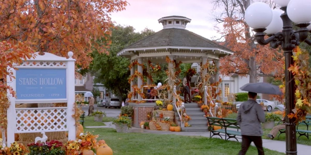 Stars Hollow gazebo decorated for Halloween in Gilmore Girls